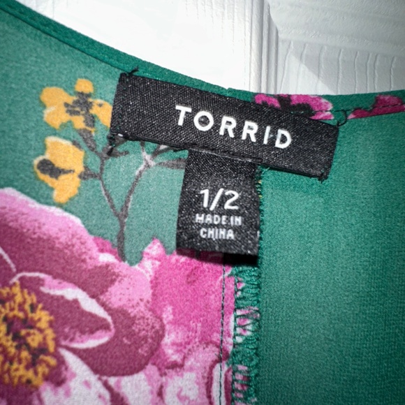 Torrid Size 1/2 Green Floral Duster – Dark Pink Flowers, Flowy & Open, 3/4 Sleev - Picture 3 of 7
